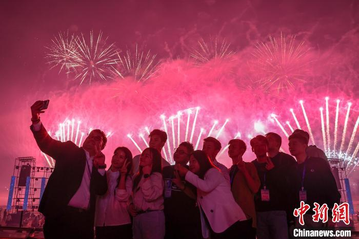 中国烟花爆竹之乡江西上栗举行创意主题焰火晚会