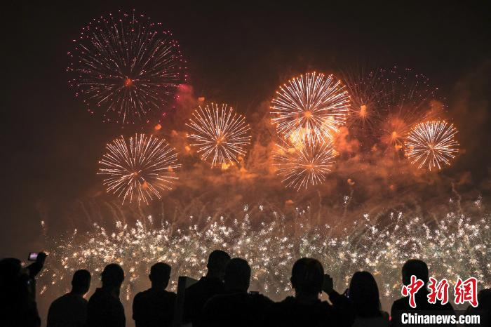 中国烟花爆竹之乡江西上栗举行创意主题焰火晚会