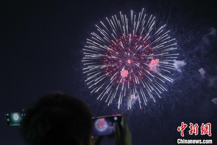 中国烟花爆竹之乡江西上栗举行创意主题焰火晚会