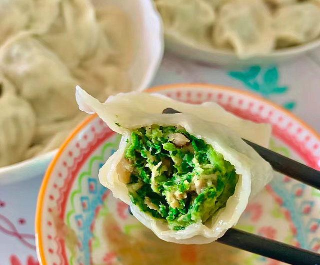 一清火气,二去湿气,三强免疫,春天这菜使劲吃,包饺子真香啊!