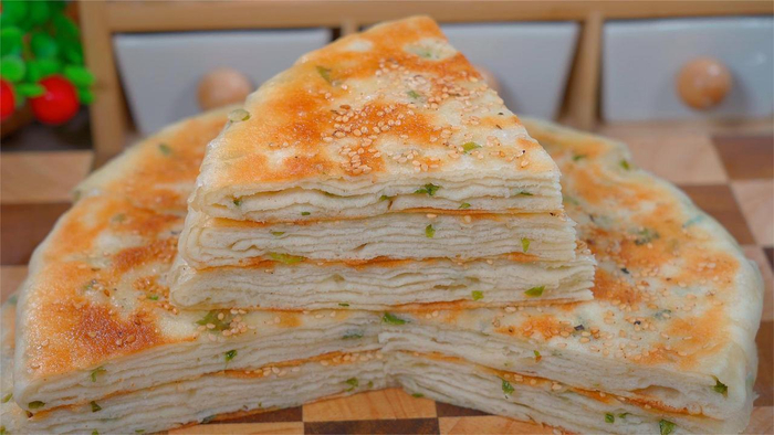 葱花千层饼,外酥里软又多层,葱香味十足,学会可以开店了