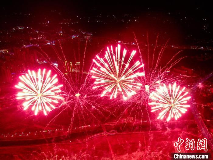 "中国烟花爆竹之乡"江西上栗举行创意主题焰火晚会