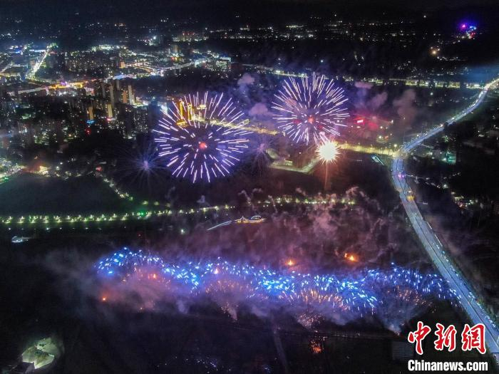 "中国烟花爆竹之乡"江西上栗举行创意主题焰火晚会