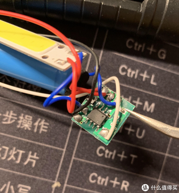 强光手电拆解更换电池|电池_新浪新闻
