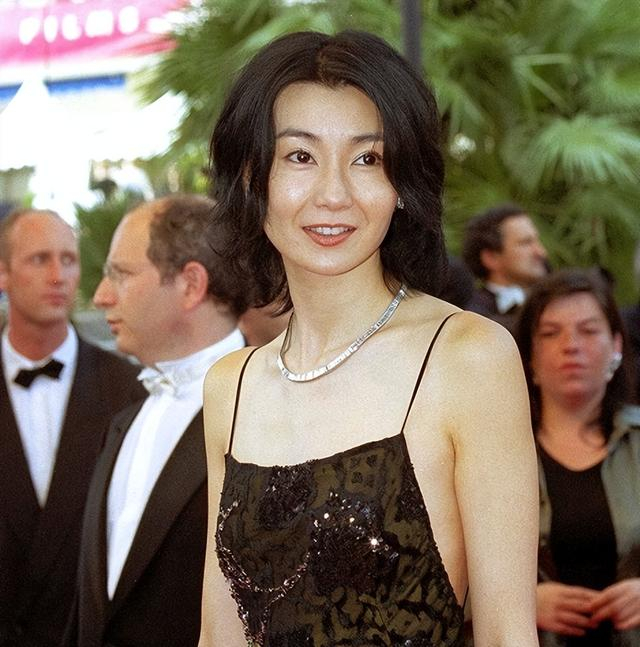 无滤镜素颜曝光60岁真实状态,瘦成纸片人|张曼玉_新浪新闻