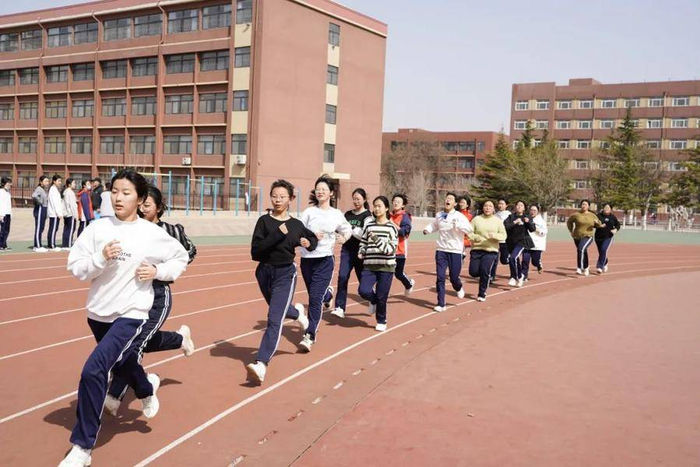 烟台青华中学初四级部举行"中考体育大比武"活动|中考|体育|中学_新浪