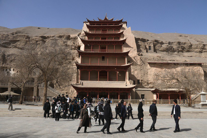 甘肃敦煌春游莫高窟