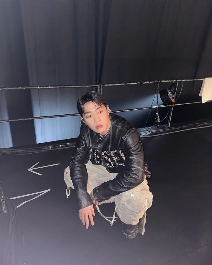 gray(李星和)也算是继朴宰范后aomg一大猛将,天才&元老级制作人,手握