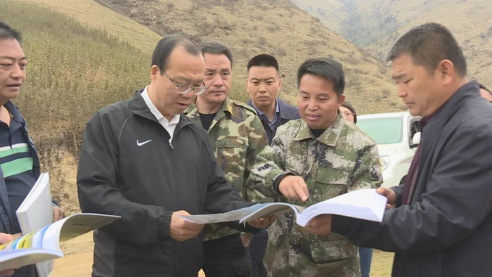 杨军到隆阳区调研香柏场国家草原自然公园保护展示设施项目及森林草原