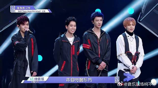 董岩磊拖后腿连累队友急得队友产生了不满的情绪