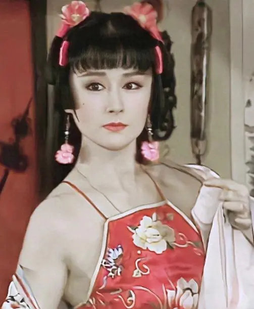 潘迎紫是苏州人,祖上比较有钱