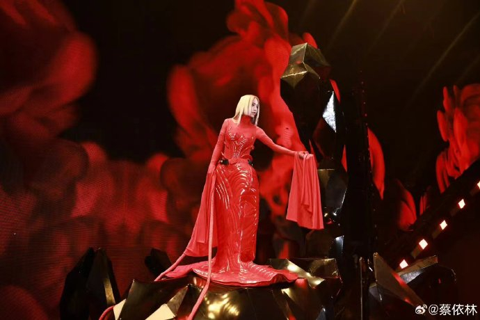 蔡依林|美杜莎|演唱会_新浪新闻