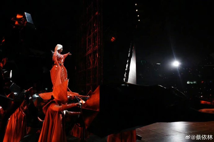 蔡依林|美杜莎|演唱会_新浪新闻