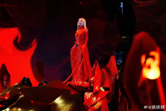 蔡依林|美杜莎|演唱会_新浪新闻