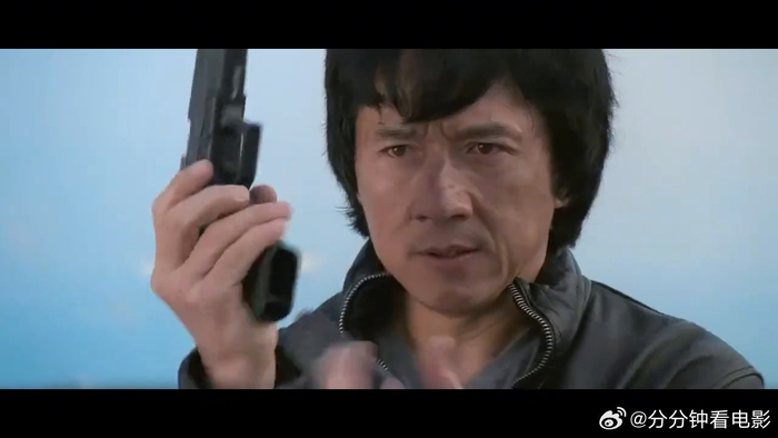 成龙吴彦祖再比组枪,成龙这速度吓坏吴彦祖,这次阿祖输了