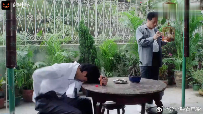 抽烟最高境界!达叔空竹棍吞云吐雾,星爷在一旁都看楞了