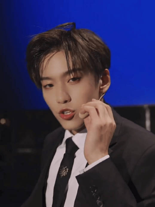 怼脸尼@余景天-yjt 轻轻秒了全世界 每次舞台都能做到疯狂吸粉|余景天