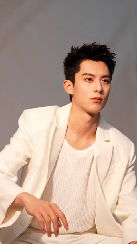 短发的王鹤棣好酷好清爽