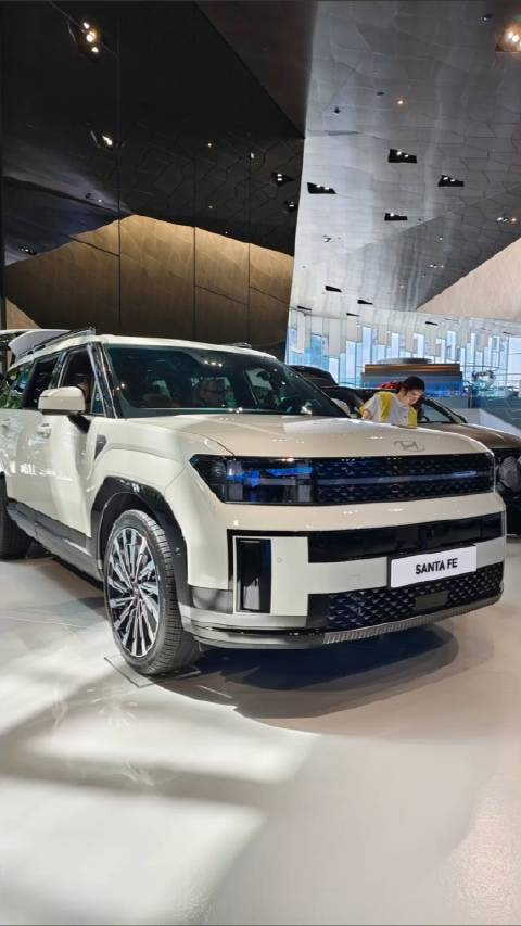 新款现代圣达菲路虎范儿三排7座suv这车如果引进国内你觉得有戏吗