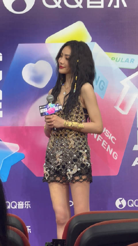 shaking来澄清咯说自己不是变瘦而是变strong