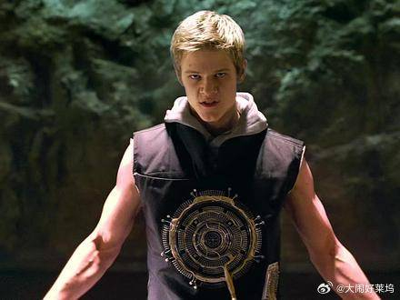 阿历克斯不但能力炸天后期长得还这么帅,可惜为了保护教授牺牲了自己!