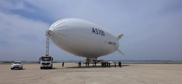 "祥云"as700载人飞艇成功完成首次转场飞行|环球网_新浪新闻