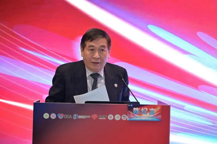 图：陈纪言教授发表大会致辞