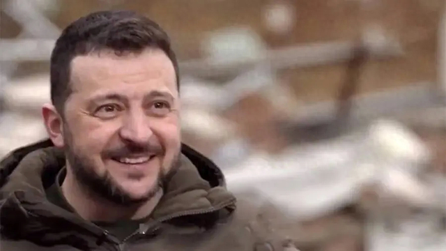 泽连斯基被问到俄恐袭露出诡异微笑,死那么多人怎么笑得出来?__财经头