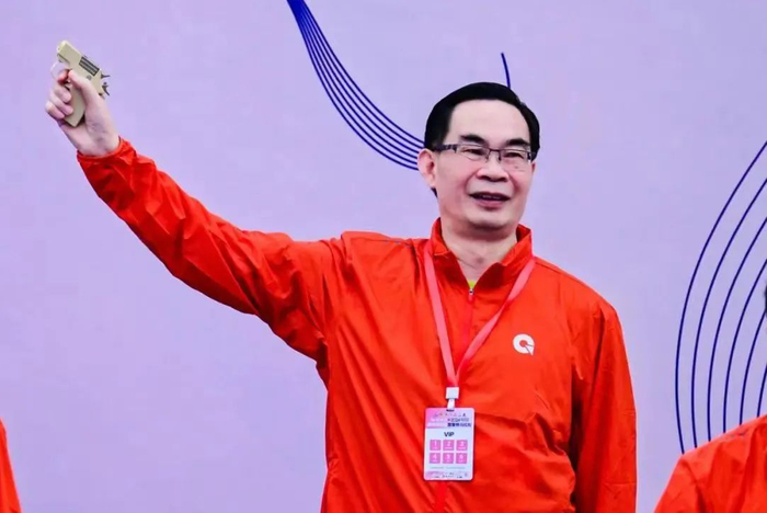 3万人会聚最美"赞"道,这个"柳州仔"再次出圈|马拉松_新浪新闻