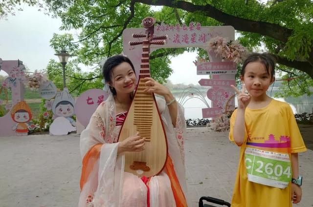 场面震撼14万人欢聚肇马高清大图视频↘