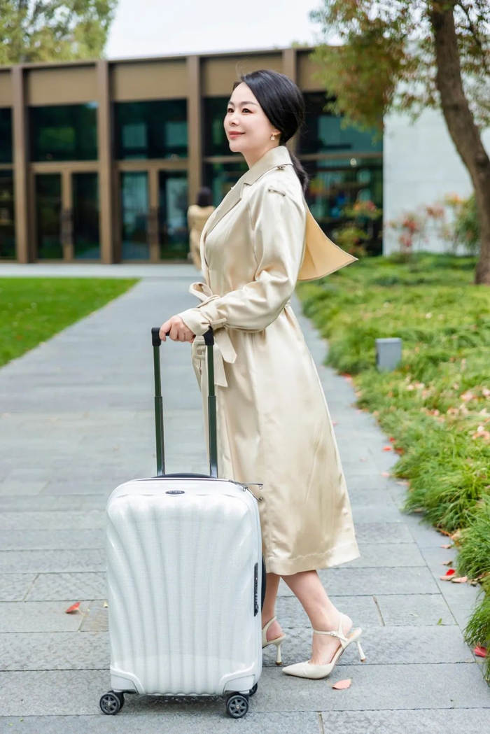 新秀丽_新浪新闻