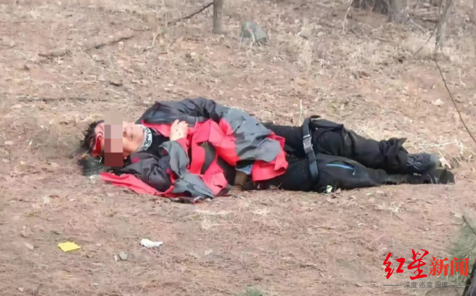 ▲郭先生受伤后躺在地上，图片由目击者拍摄 受访者供图