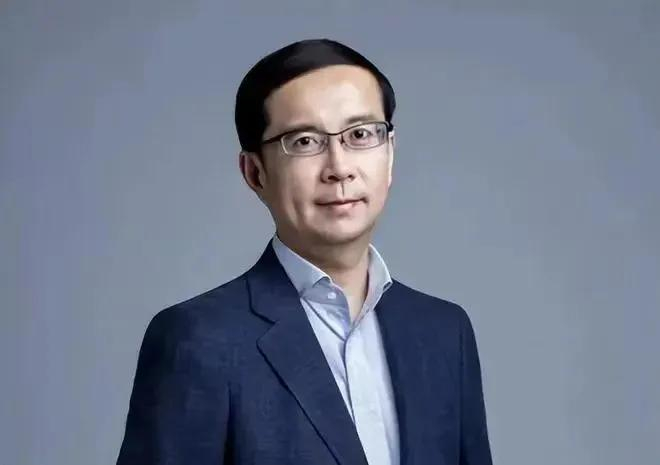 从淘宝网cfo起步,并迅速兼任coo一职,罕见地转变身份管起了业务