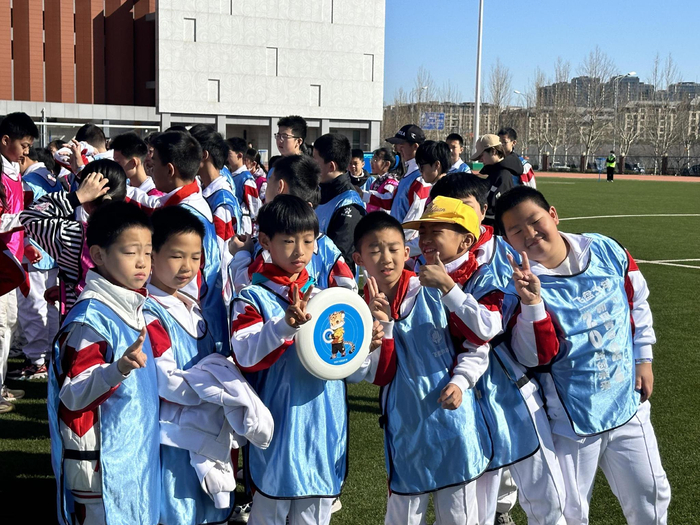 2024年北京经开区中小学生飞盘嘉年华在人大附中亦庄新城学校拉开帷幕