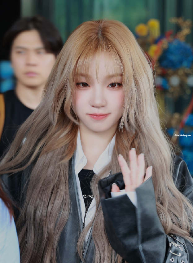 25岁女星宋雨琦上厕所都被围拍,对方几乎全部为男性,网友直呼太窒息