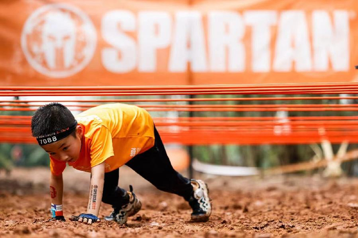 佛山迎来斯巴达勇士赛超5000人完成挑战