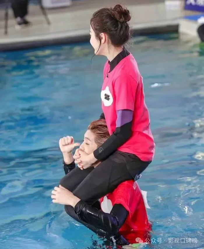 杨颖缺席元老只剩两位,网友直言更期待了|奔跑吧|angelababy_新浪新闻