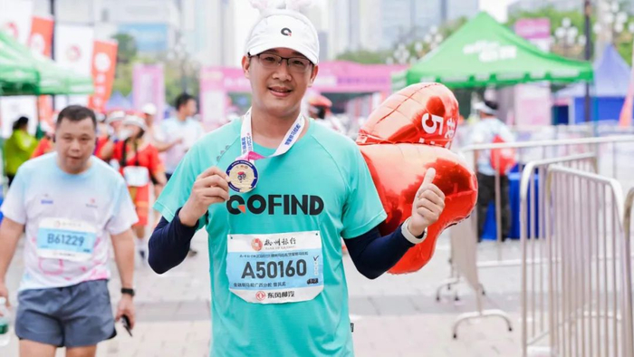 3万人会聚最美"赞"道,这个"柳州仔"再次出圈|马拉松_新浪新闻
