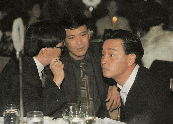 张国荣合影之三人行许冠杰罗文谭咏麟成龙梁朝伟等巨星亮相