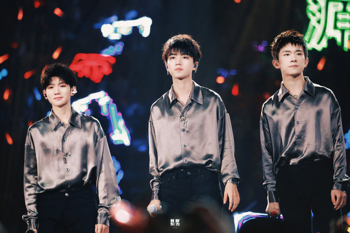 别家站姐发的tfboys,十八宫格放不下… 狠狠想念我们三小只了|tfboys