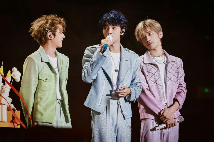 别家站姐发的tfboys,十八宫格放不下 狠狠想念我们三小只了