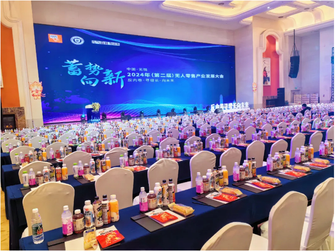 来自北京晨购科技有限公司ceo符小芸,和路雪户外渠道项目经理廖志伟