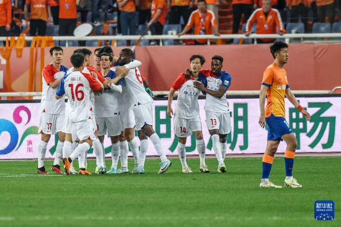 足球——中超:山东泰山不敌上海申花|足球|山东队|上海_新浪新闻