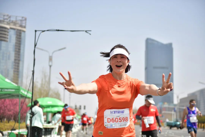 一马双城上半年最大规模马拉松开跑