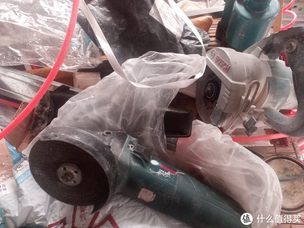 这是切割工具用这13000转的玩意从5cm宽度的铁皮上切一片1.