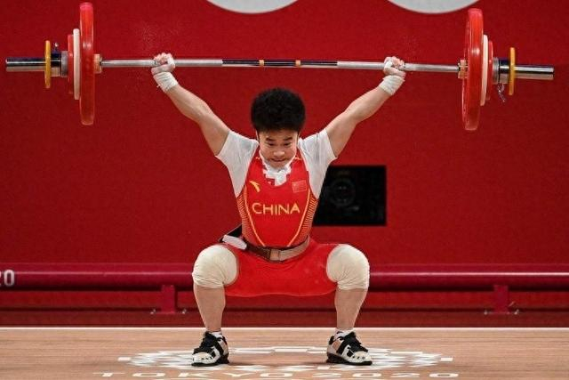 举重世界杯女子49kg:侯志慧抓举破世界纪录夺金,总成绩第2|举重|侯志