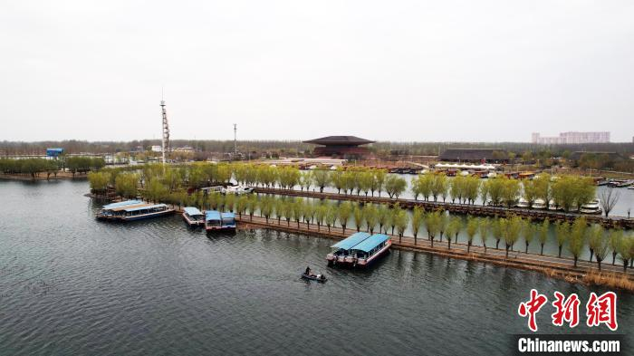 (无人机照片)翟羽佳 摄4月1日,河北雄安新区,白洋淀碧波万顷,旅游码头