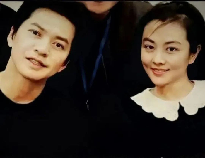 结婚25年膝下无子,夫妻青梅竹马感情好|李健_新浪新闻