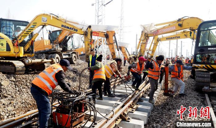 3万余人同时作业 中国运煤专线大秦铁路开展春季集中修施工|中国|太原