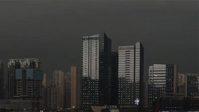 下午三点秒变凌晨三点江西赣州乌云密布暴雨夹杂着冰雹倾泻而下